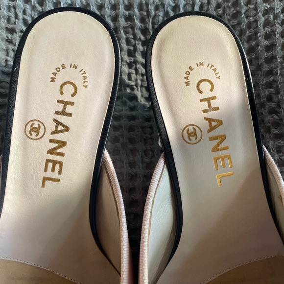 Chanel Cap-Toe Kitten Mules - Picture 2 of 9